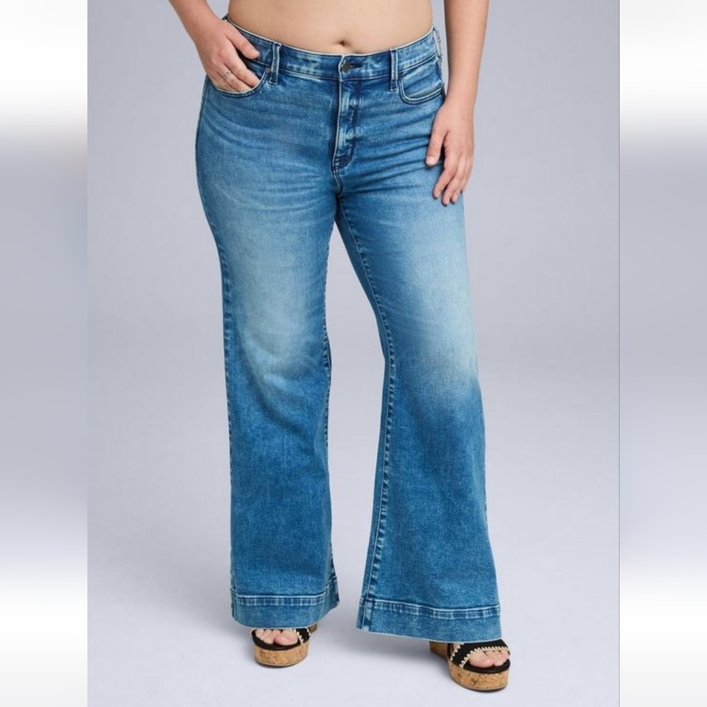 Torrid Belle Isle High-Rise A-Line Flare Jeans - Picture 4 of 5